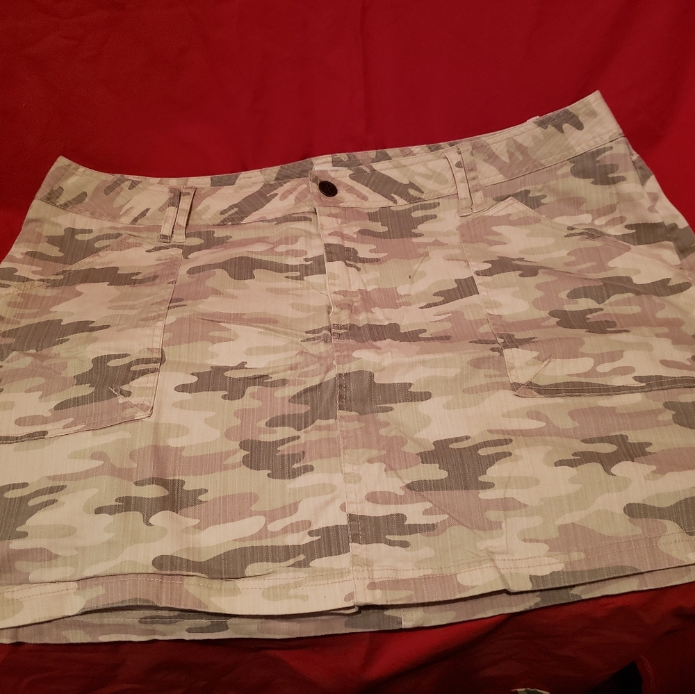ROAMAN'S PINK CAMO SKORT SIZE 26W